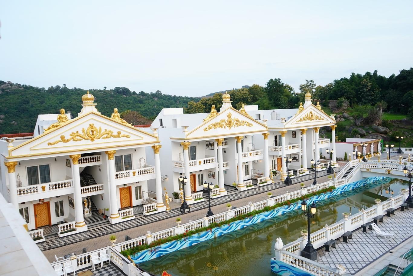 Main Page Palace Avenue