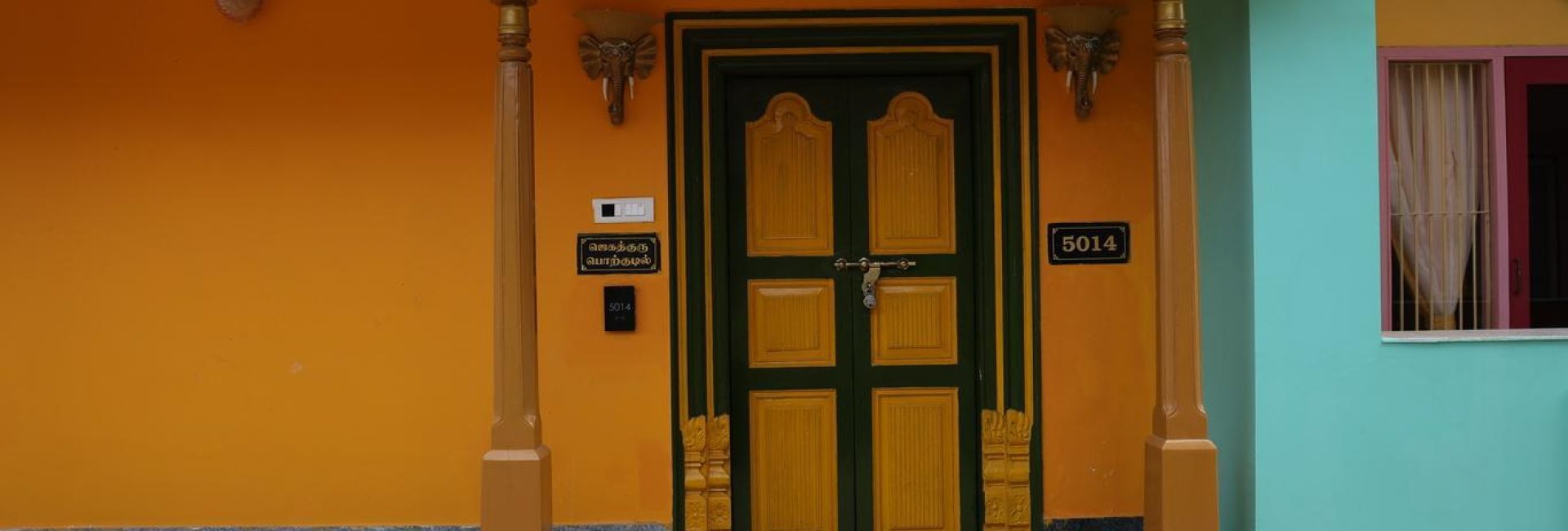 Temple Street Suite – Double Bed Room