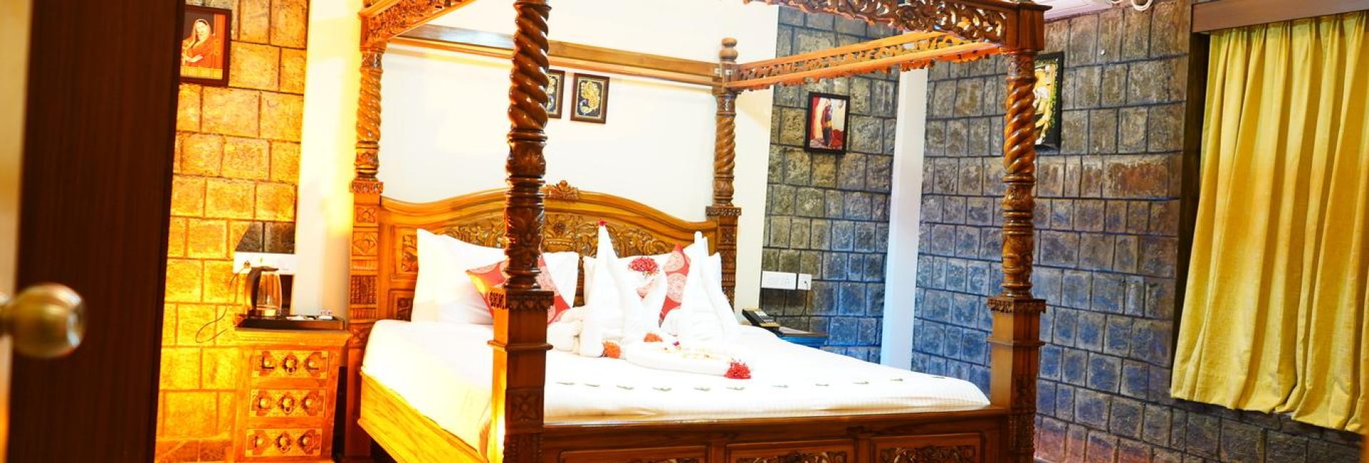 Andhapuram Suite – Double Bed Room