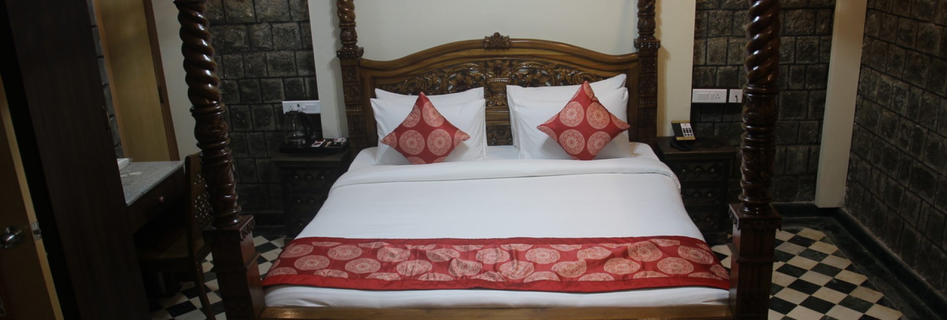 Andhapuram Suite – Double Bed Room